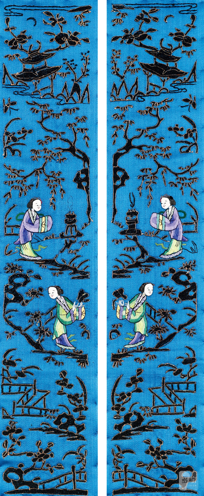 清 蓝缎地彩绣庭院仕女纹挽袖